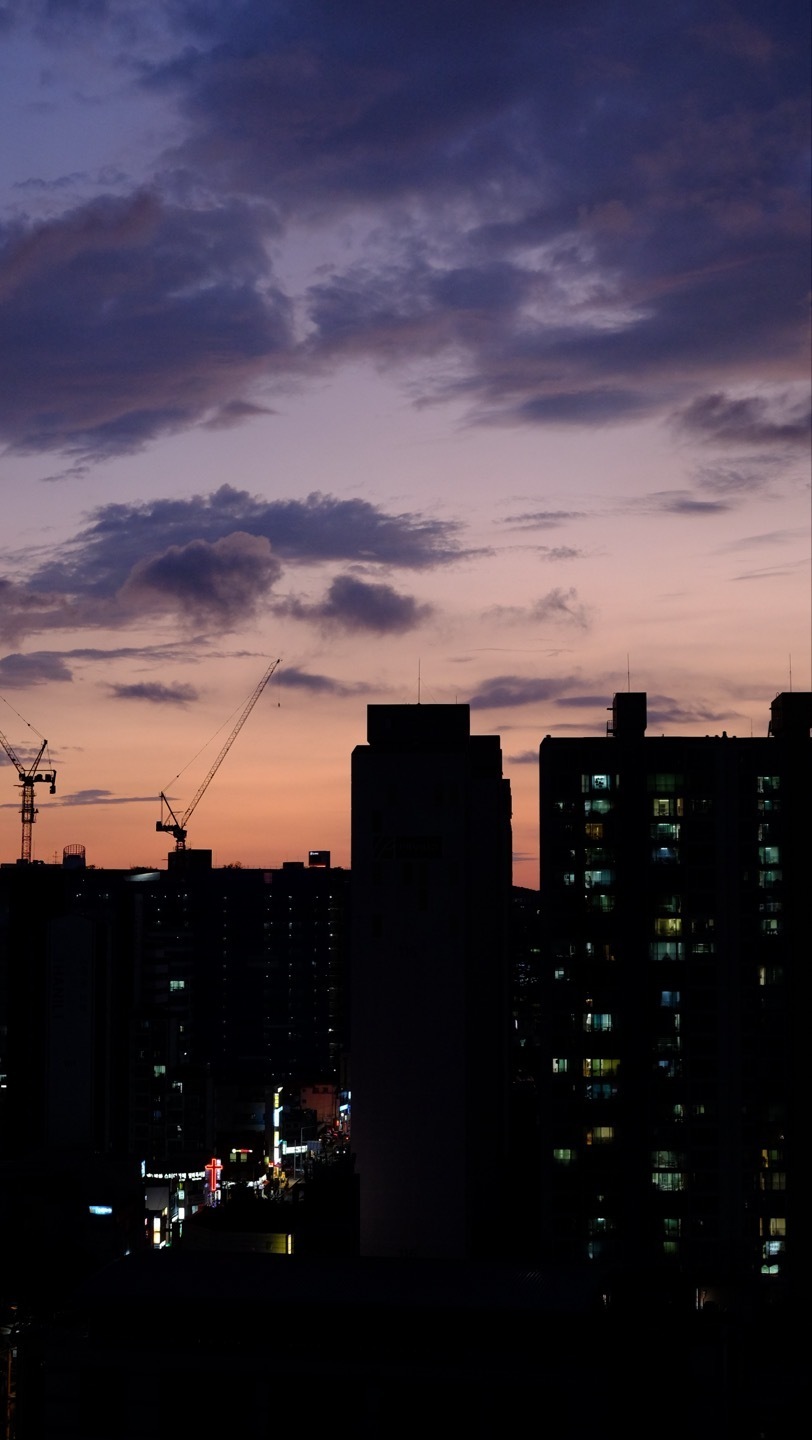 교회는 무엇으로 사는가.jpeg