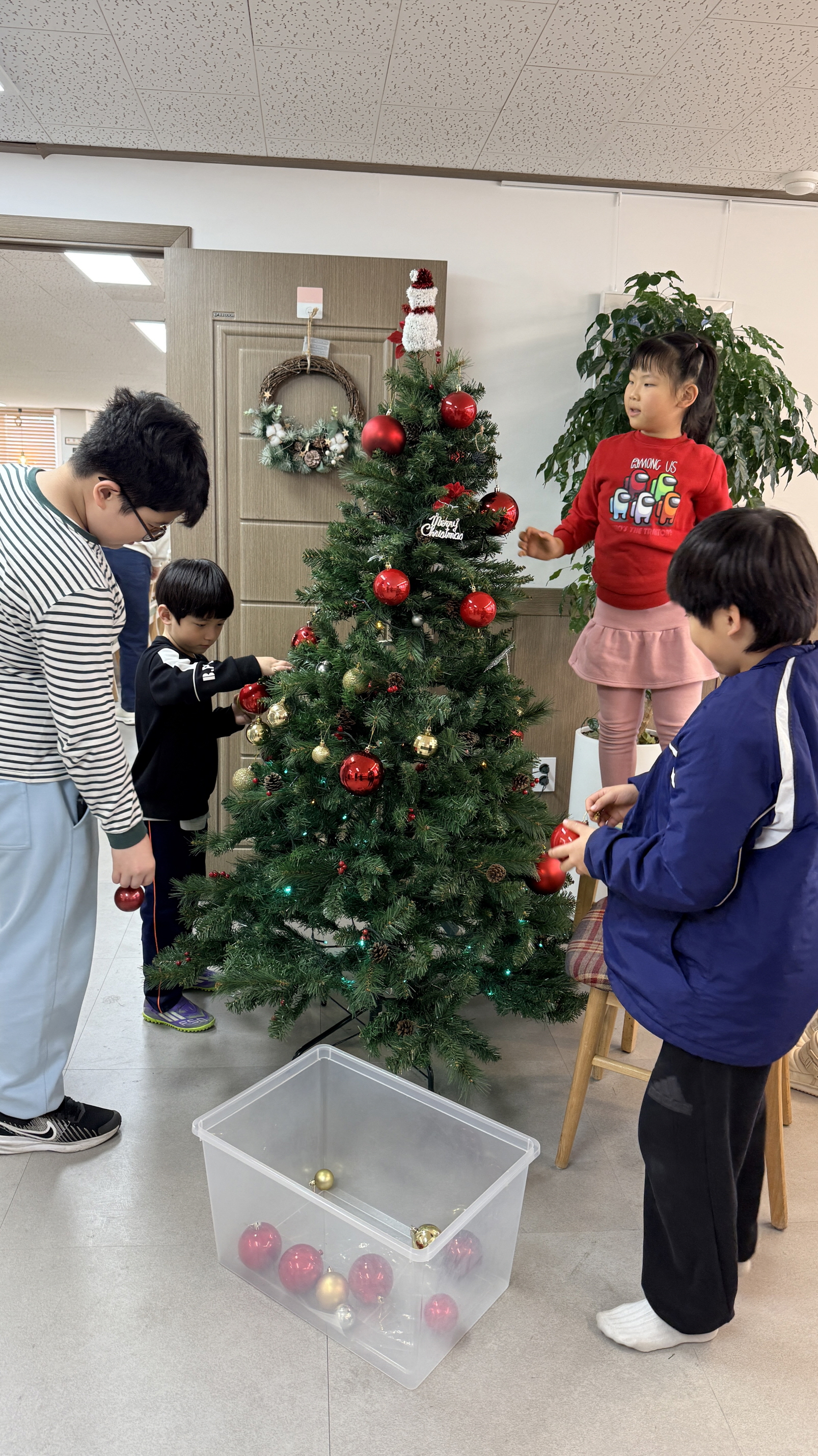 2025.11.30 크리스마스 장식하던 날-046.jpg