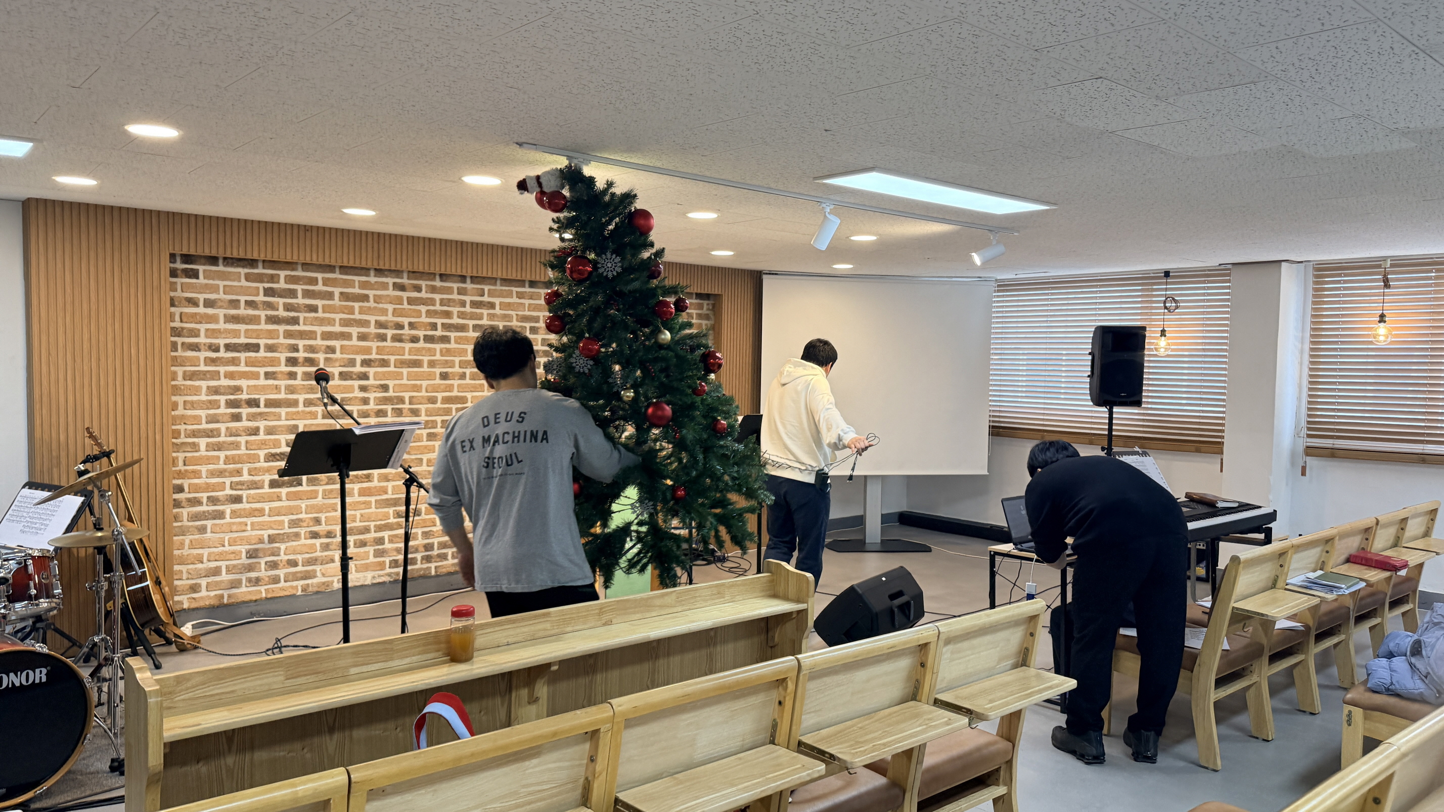 2025.11.30 크리스마스 장식하던 날-019.jpg