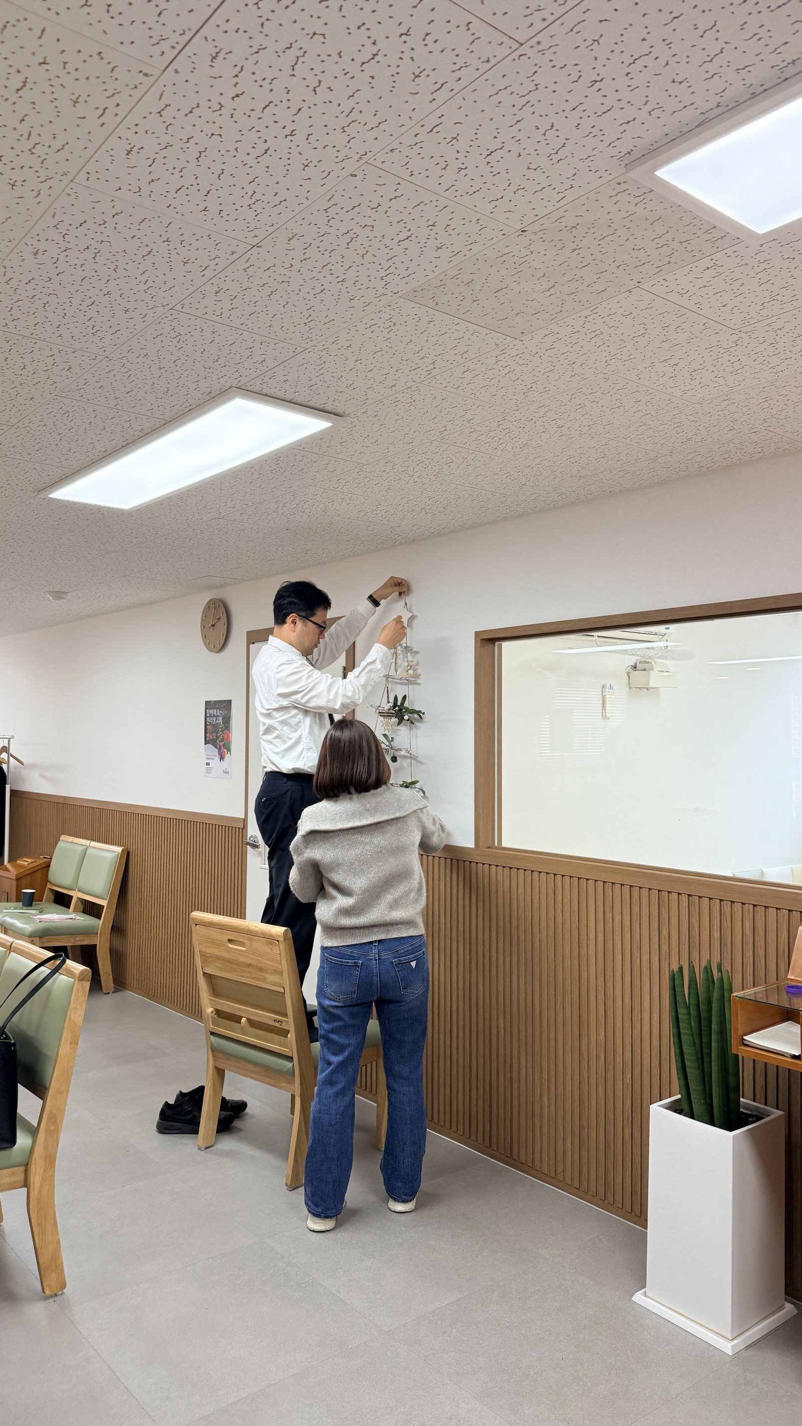 2025.11.30 크리스마스 장식하던 날-056.jpg