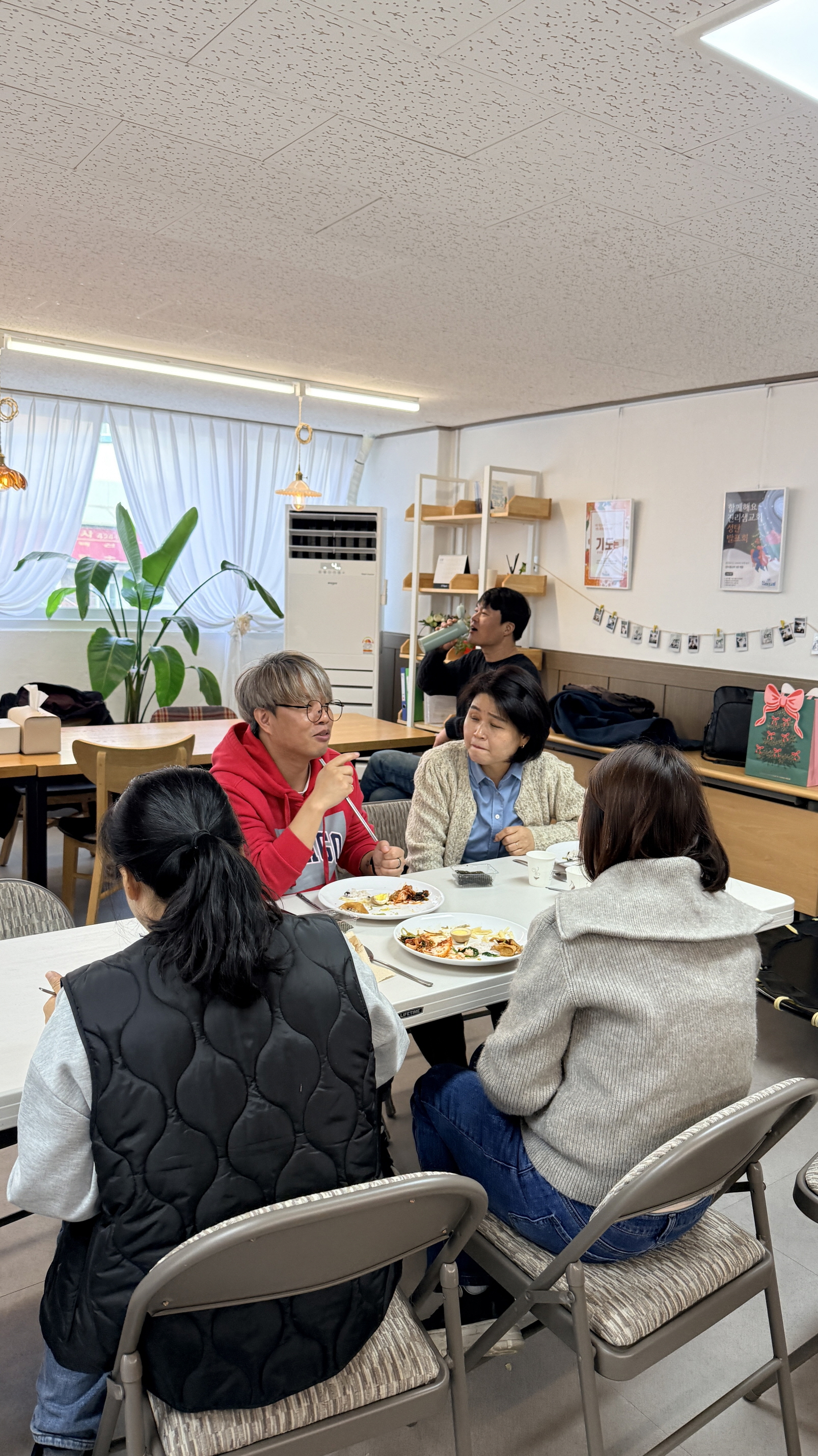 2025.11.30 크리스마스 장식하던 날-057.jpg