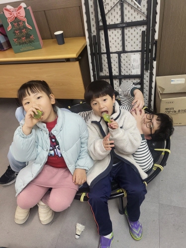 2025.11.30 크리스마스 장식하던 날-004.jpg