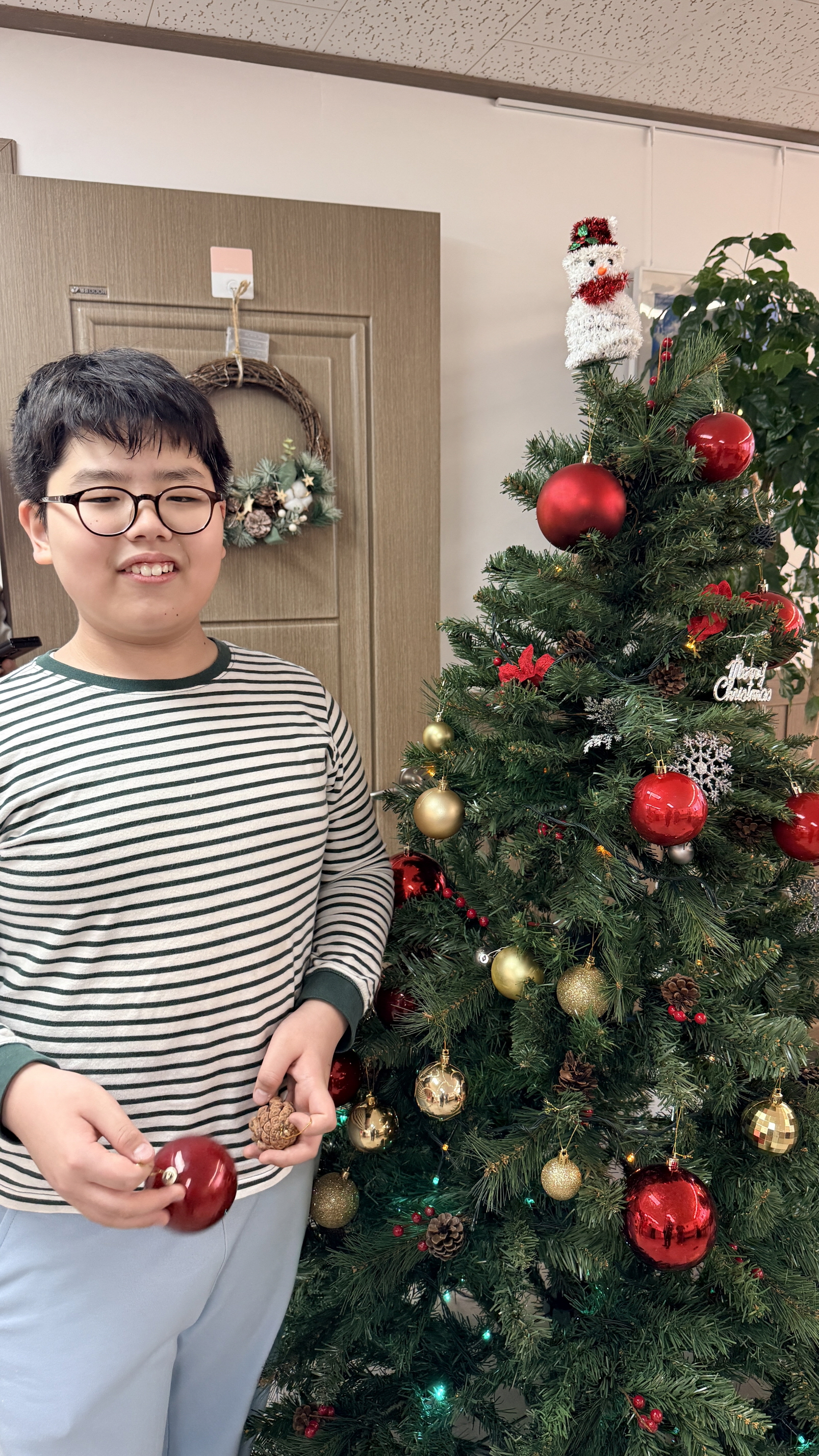 2025.11.30 크리스마스 장식하던 날-030.jpg