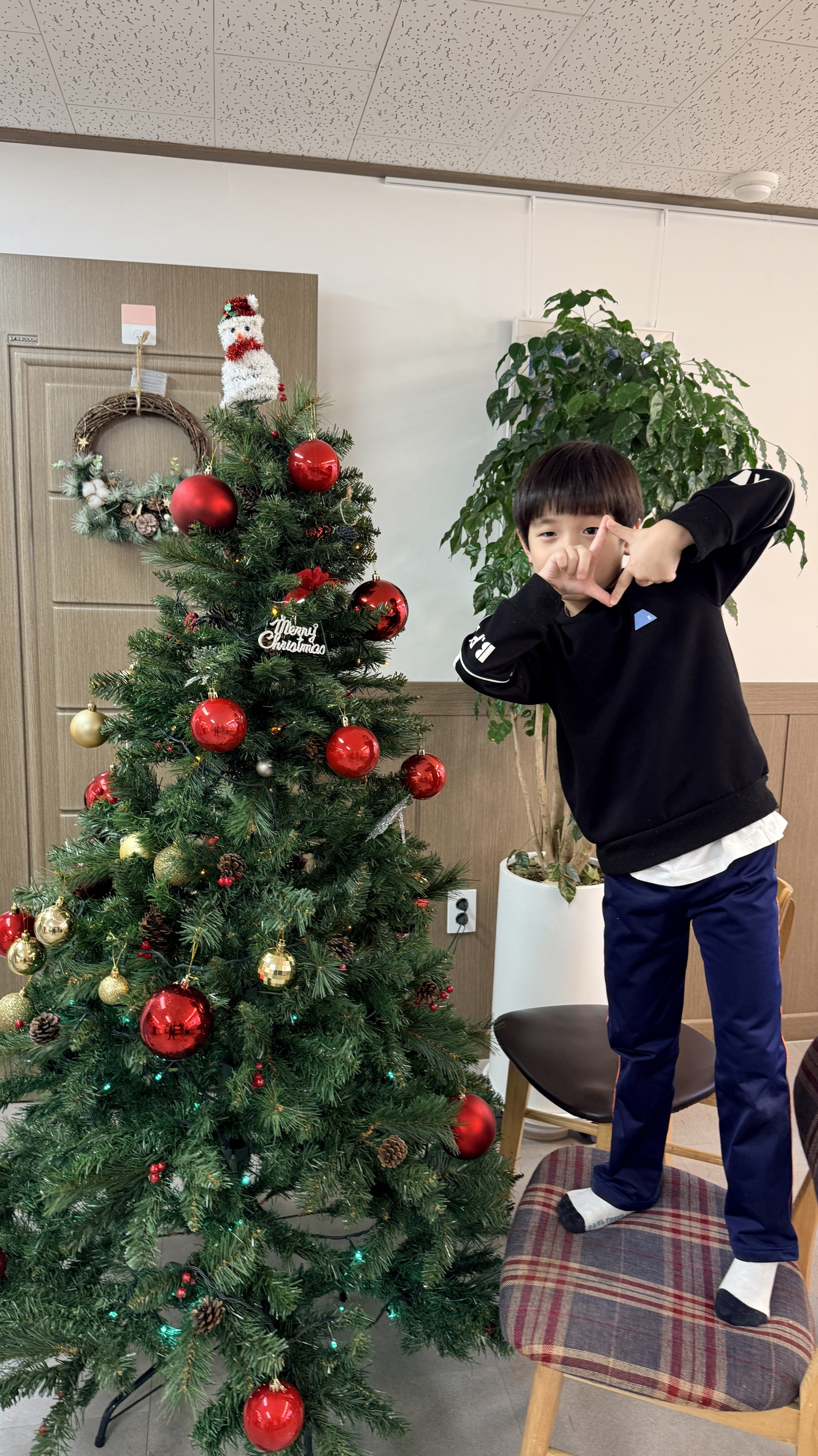 2025.11.30 크리스마스 장식하던 날-034.jpg