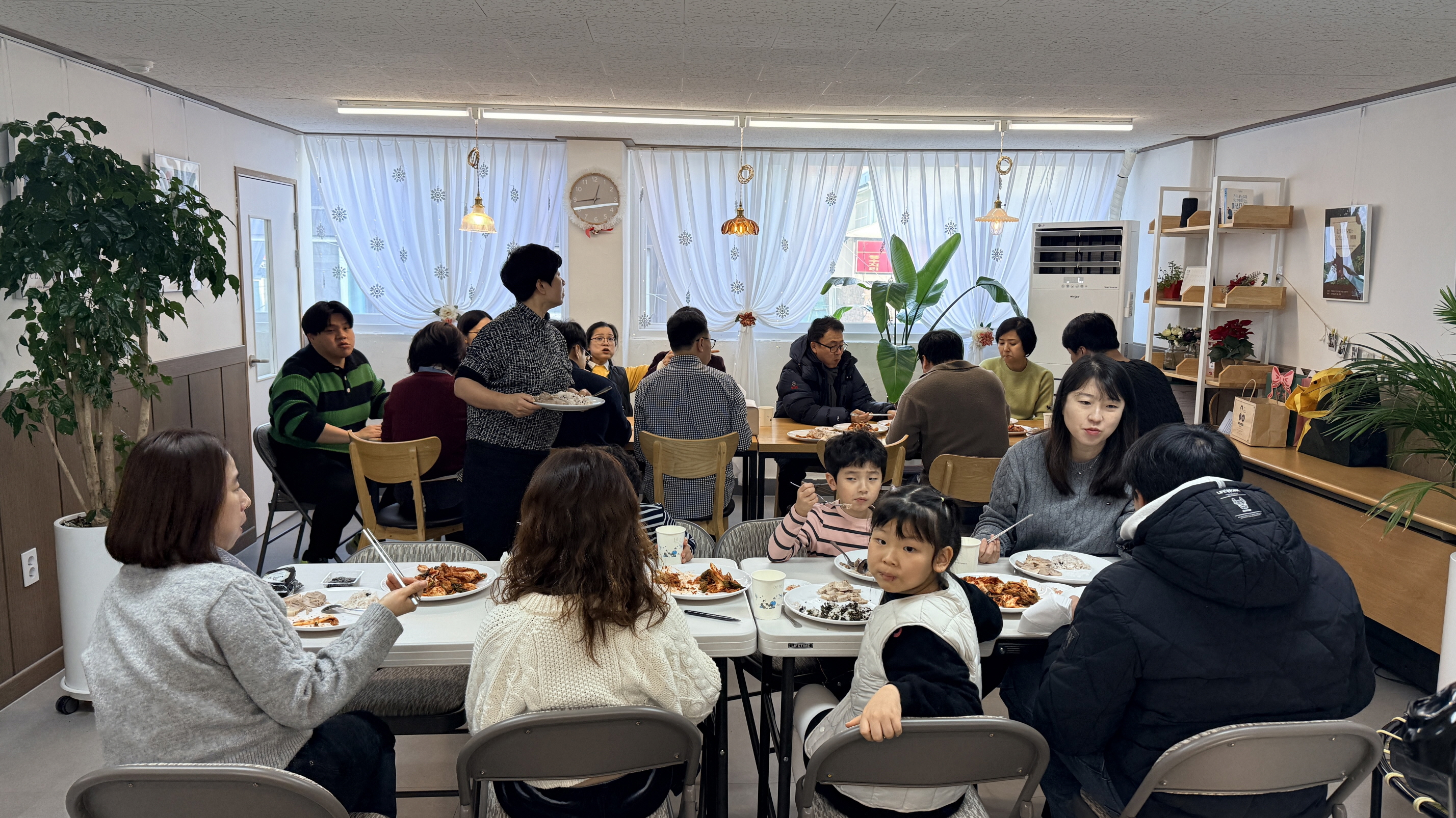 2025.12.07 주일 크리스마스연습44.jpg